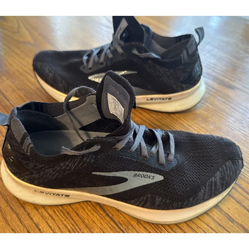 Brooks levitate women